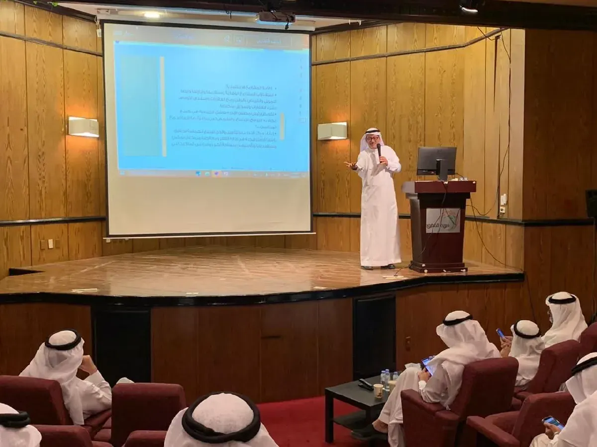 خشبة لا تعرف السكون.. مسرح جمعية القطيف.. ثمانية عشر عامًا من العطاء بين العمل الخيري والاجتماعي