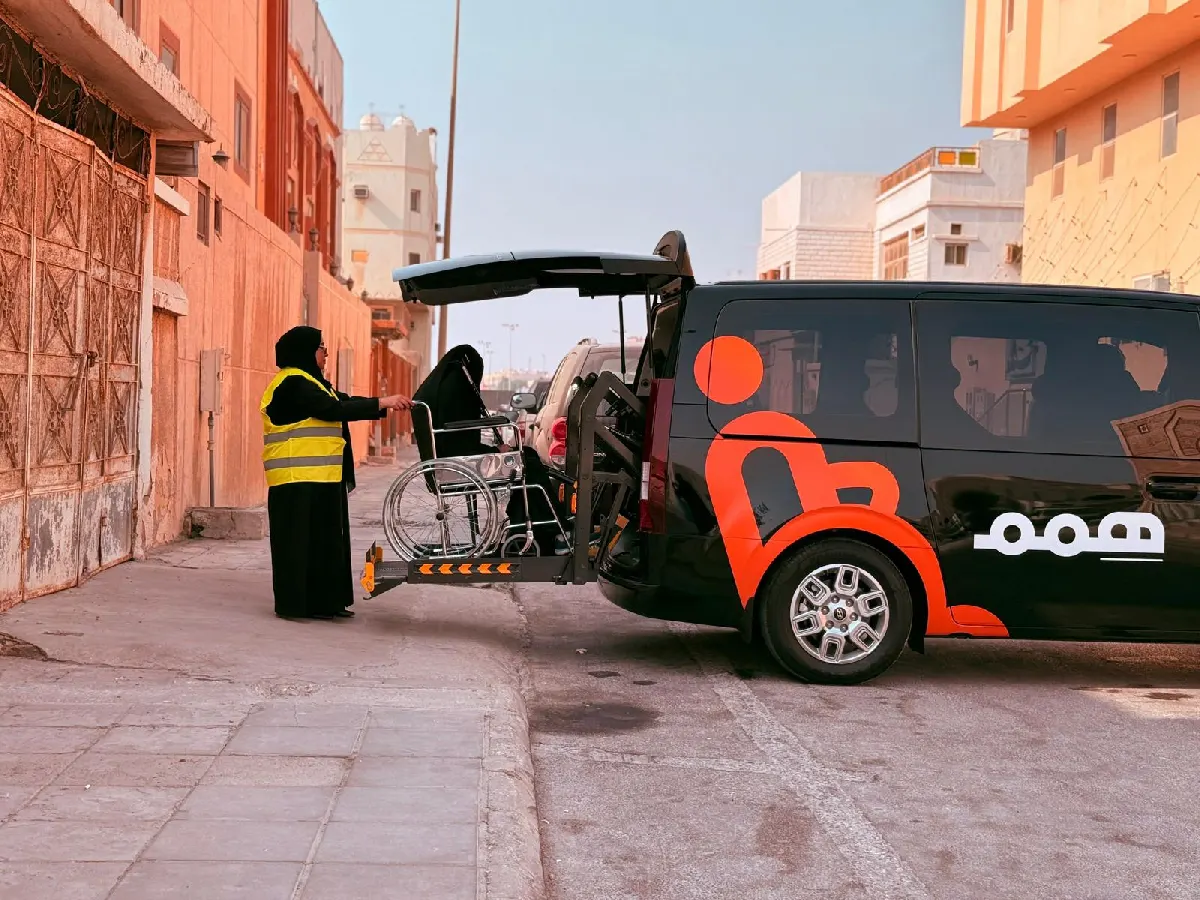 «سيارة همَم» تتجاوز حدود المستفيدين.. جمعية القطيف الخيرية توسِّع الخدمة لذوي الإعاقة برسوم رمزية