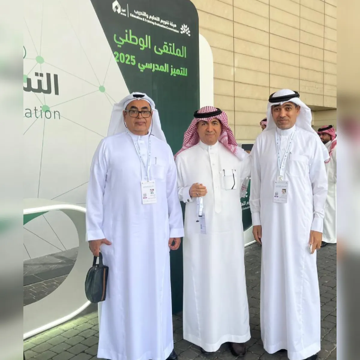 مدارس القطيف الأهلية على منصة التتويج بالملتقي الوطني للتميز 2025