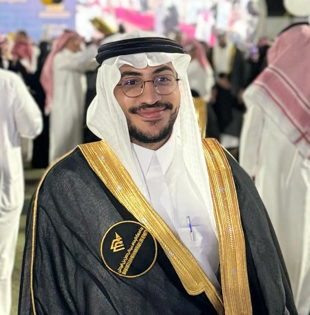 من الملاحة.. جامعة الإمام عبدالرحمن بن فيصل تمنح «علي آل فردان» بكالوريوس صيدلة
