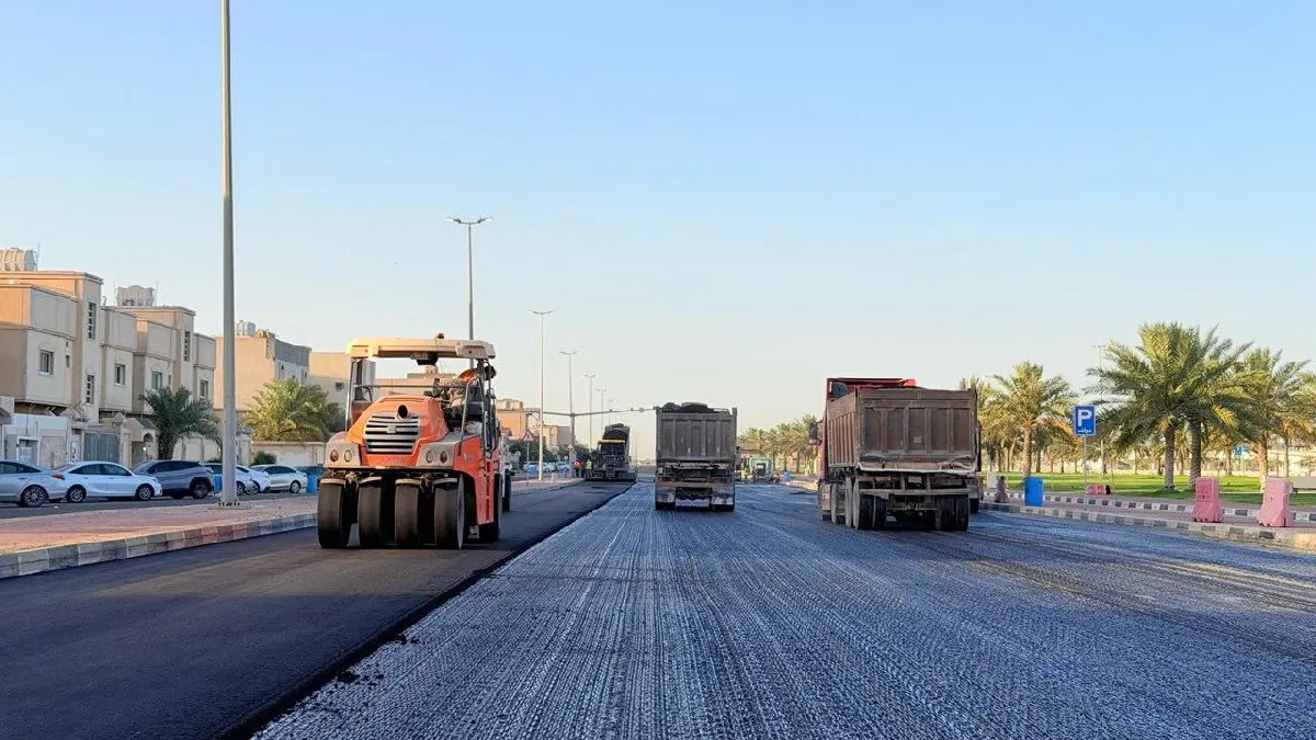 «سفلتة» تضرب كورنيش تاروت بـ 1150 مترًا