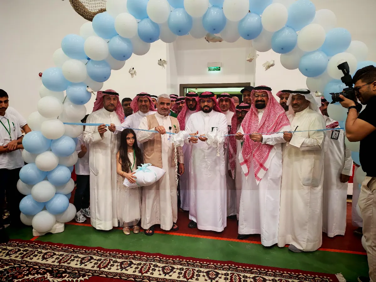 مدير عام «بيئة الشرقية» يدشِّن معرض «متحدون» لطيور الزينة في نادي الترجي بالقطيف