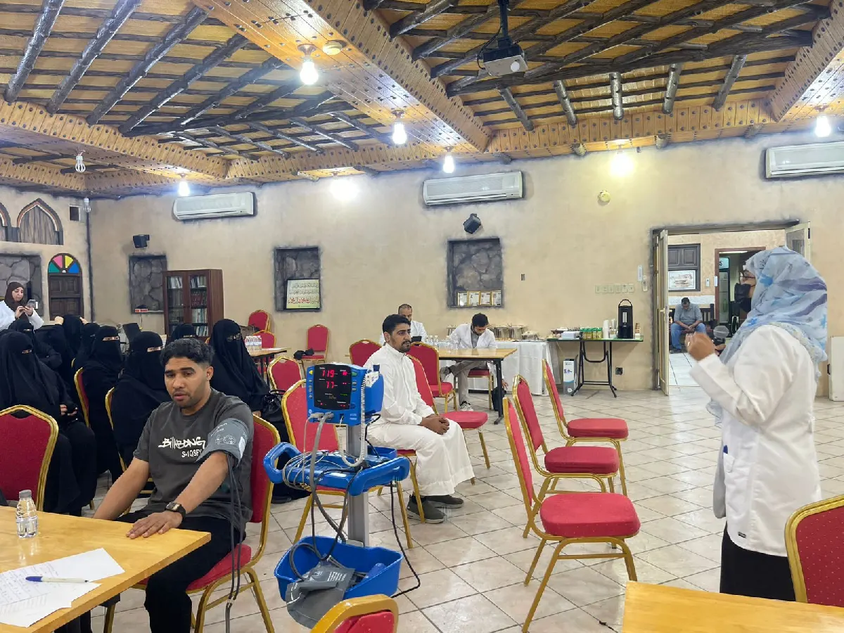 في يوم توعوي شامل.. «عِش خفيف» يحوّل نادي كبار السن بالتوبي إلى عيادة صحية متكاملة