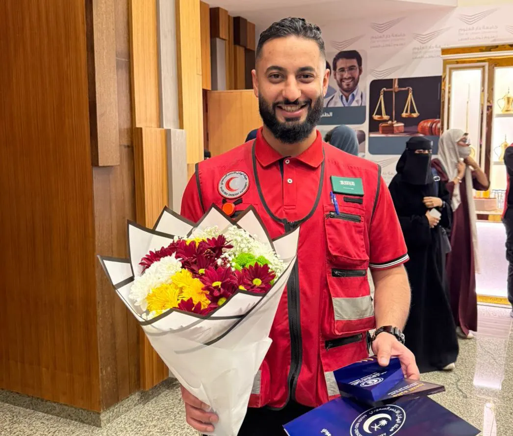 من الخويلدية.. «هيئة الهلال الأحمر» تتوج «علي آل شيف» بجائزة التميز