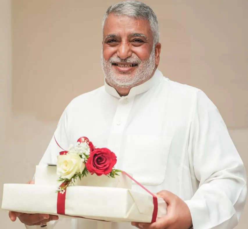 بعد 30 عامًا من العطاء.. منسوبو ابتدائية الأندلس بسيهات يكرّمون السيد محمد الساده