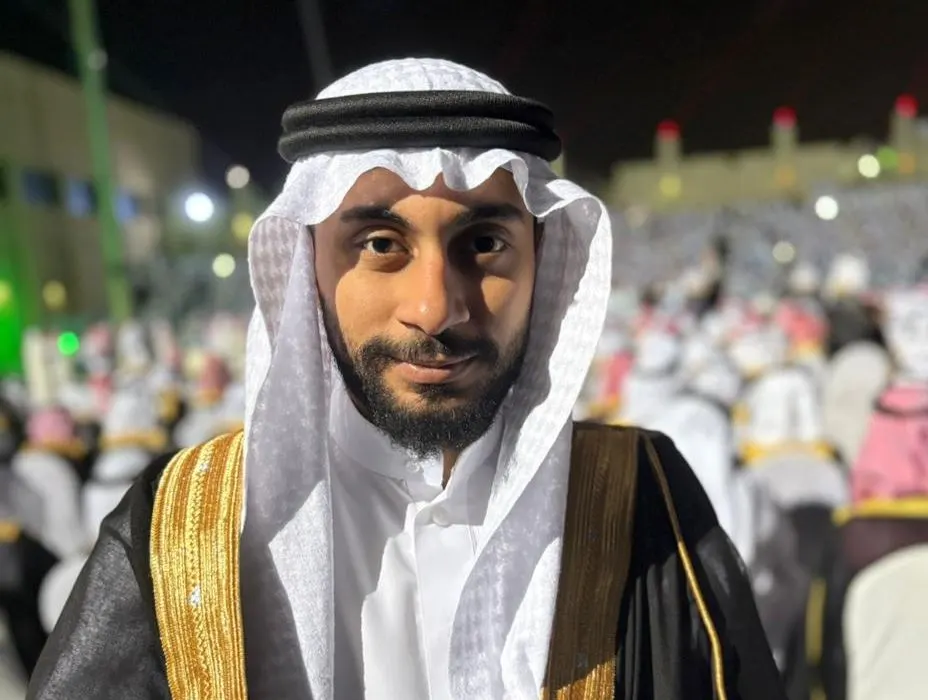 من العوامية.. جامعة حفر الباطن تمنح «علي آل حماد» البكالوريوس في إدارة الأعمال