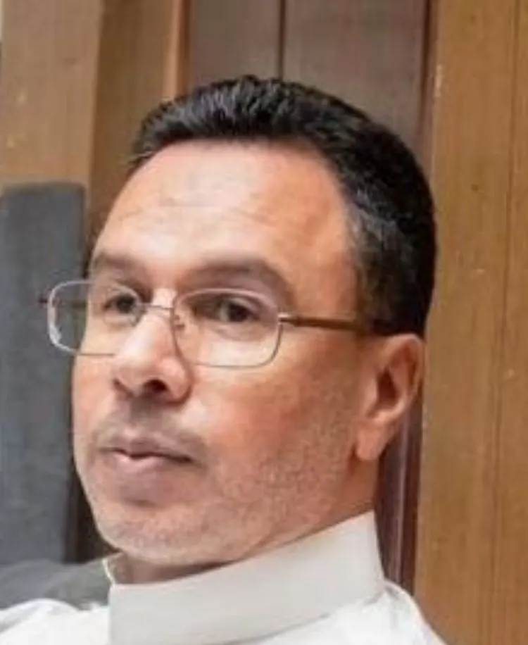 من التوبي.. بعد سنواتٍ من العطاء.. «المعلم» يترجّل مكرَّمًا من شبكة القطيف الصحية