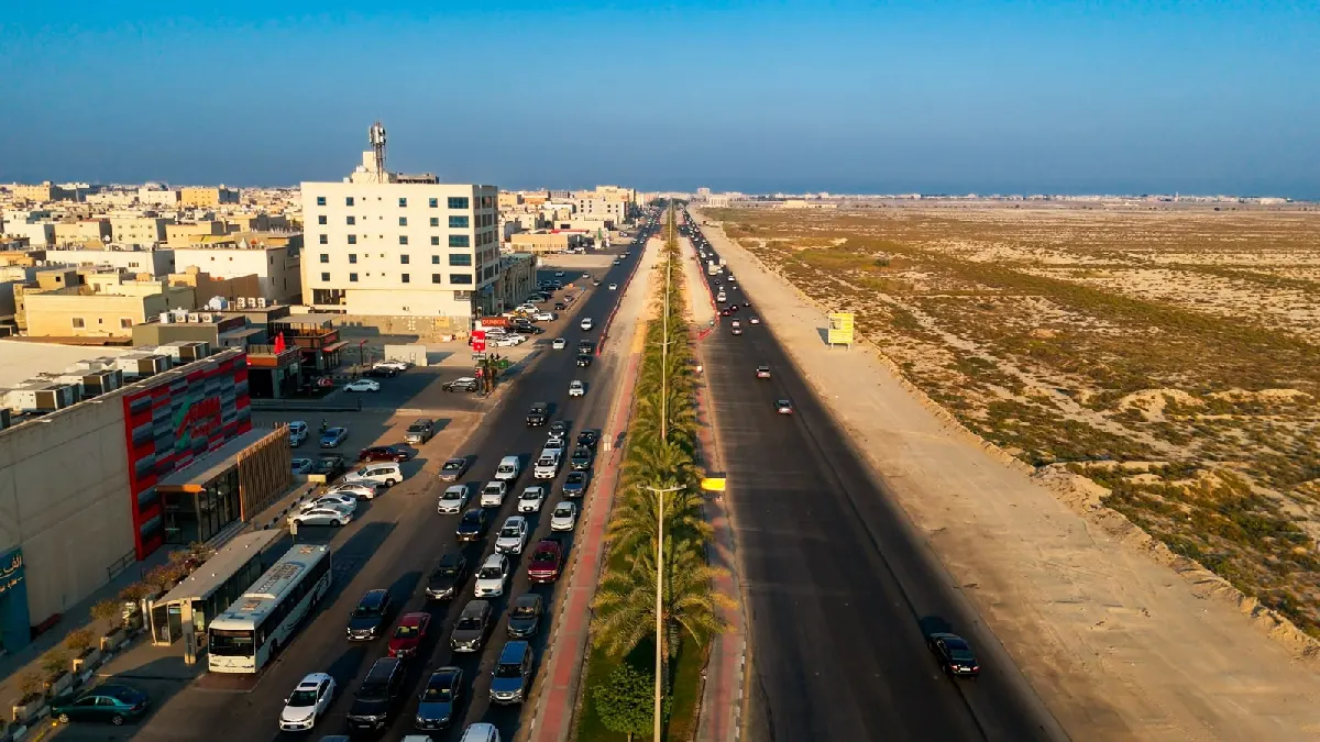 على امتداد 2.2 كيلومتر.. «بلدية القطيف» تعيد رسم ملامح شارع الرياض بأنسنة ومسارات ومشهد حضري