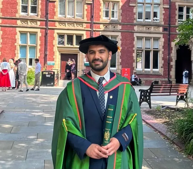 من قديح القطيف.. «جامعة ليدز» البريطانية تمنح علي اعبيدان الدكتوراه في التسويق