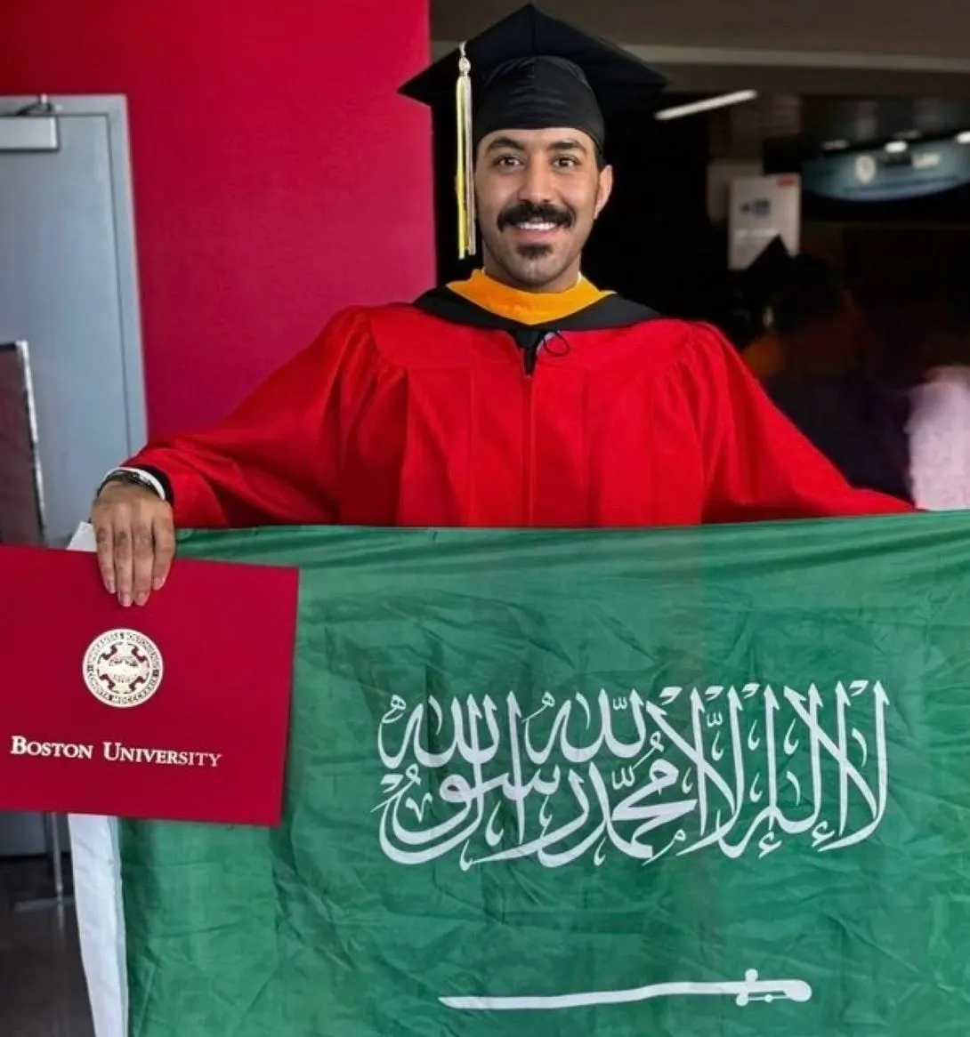 من العوامية.. «جامعة بوسطن» الأمريكية تمنح سراج الزاهر درجتي الماجستير في إدارة الإنشاءات وسلاسل الإمداد