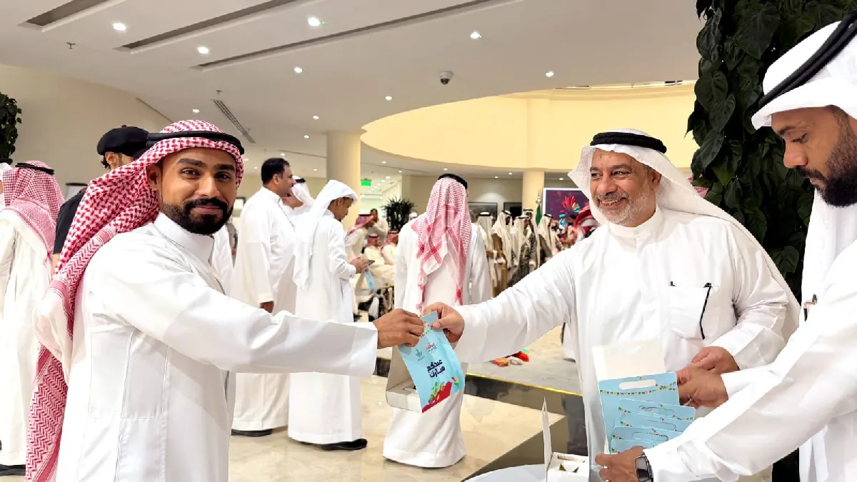 في القطيف.. منسوبو البلدية يتبادلون التهاني بعيد الفطر السعيد