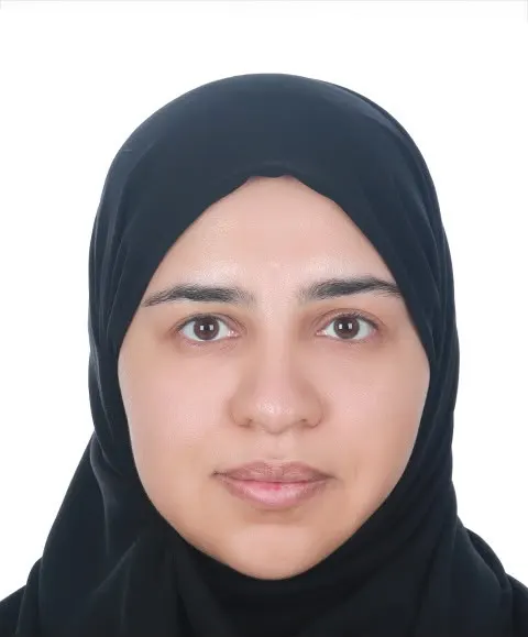 من سيهات.. بتقدير امتياز.. «جامعة الملك عبدالعزيز» تمنح زينب الشويخ درجة الماجستير في الإرشاد الأسري