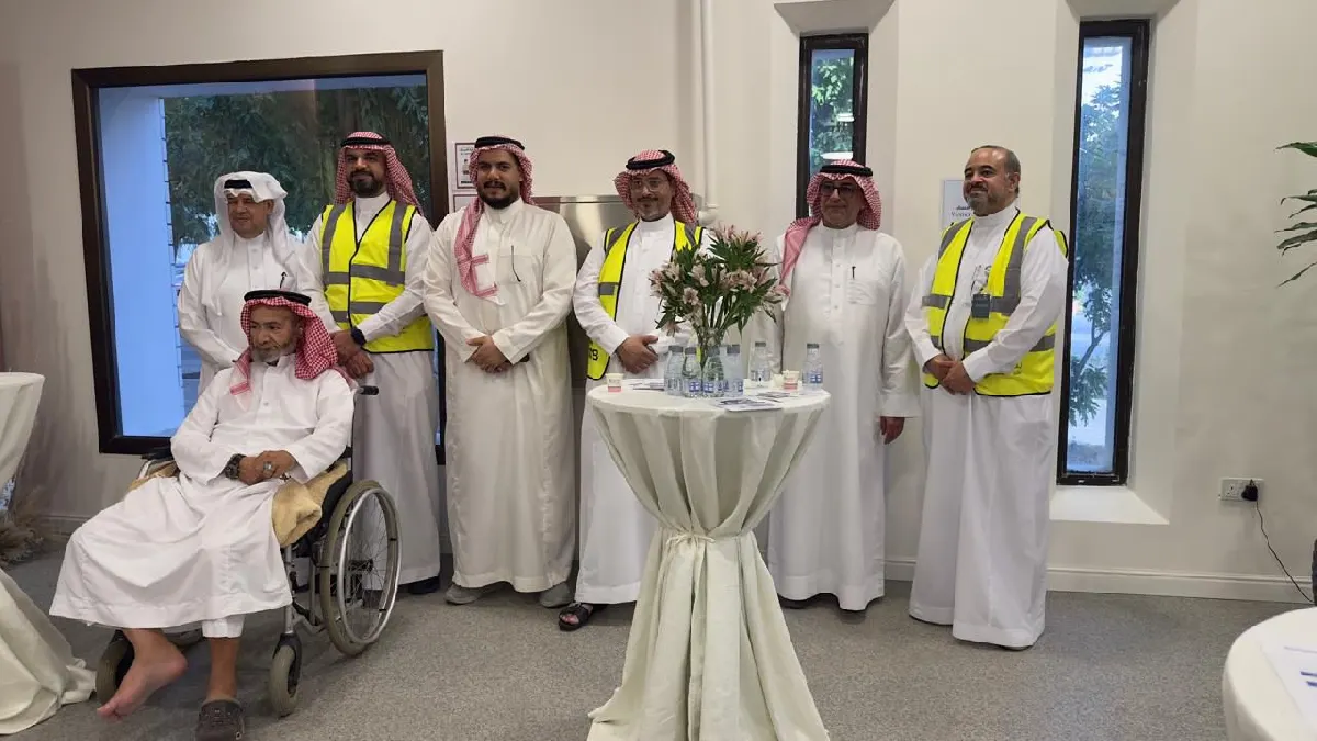 «بين أهلنا».. مبادرة سيهاتية تعيد الاعتبار لصحة كبار السن