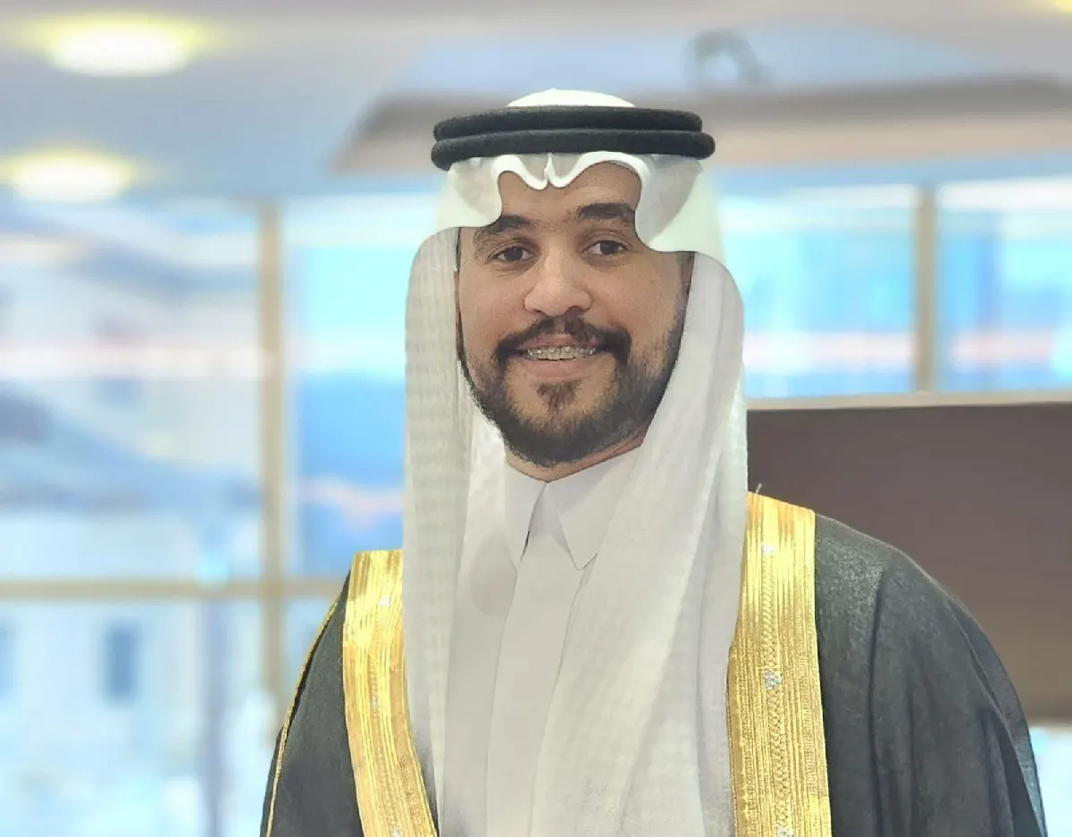 من التوبي.. مع مرتبة الشرف.. جامعة الملك فيصل تمنح «هادي آل ربيع» البكالوريوس في المحاسبة