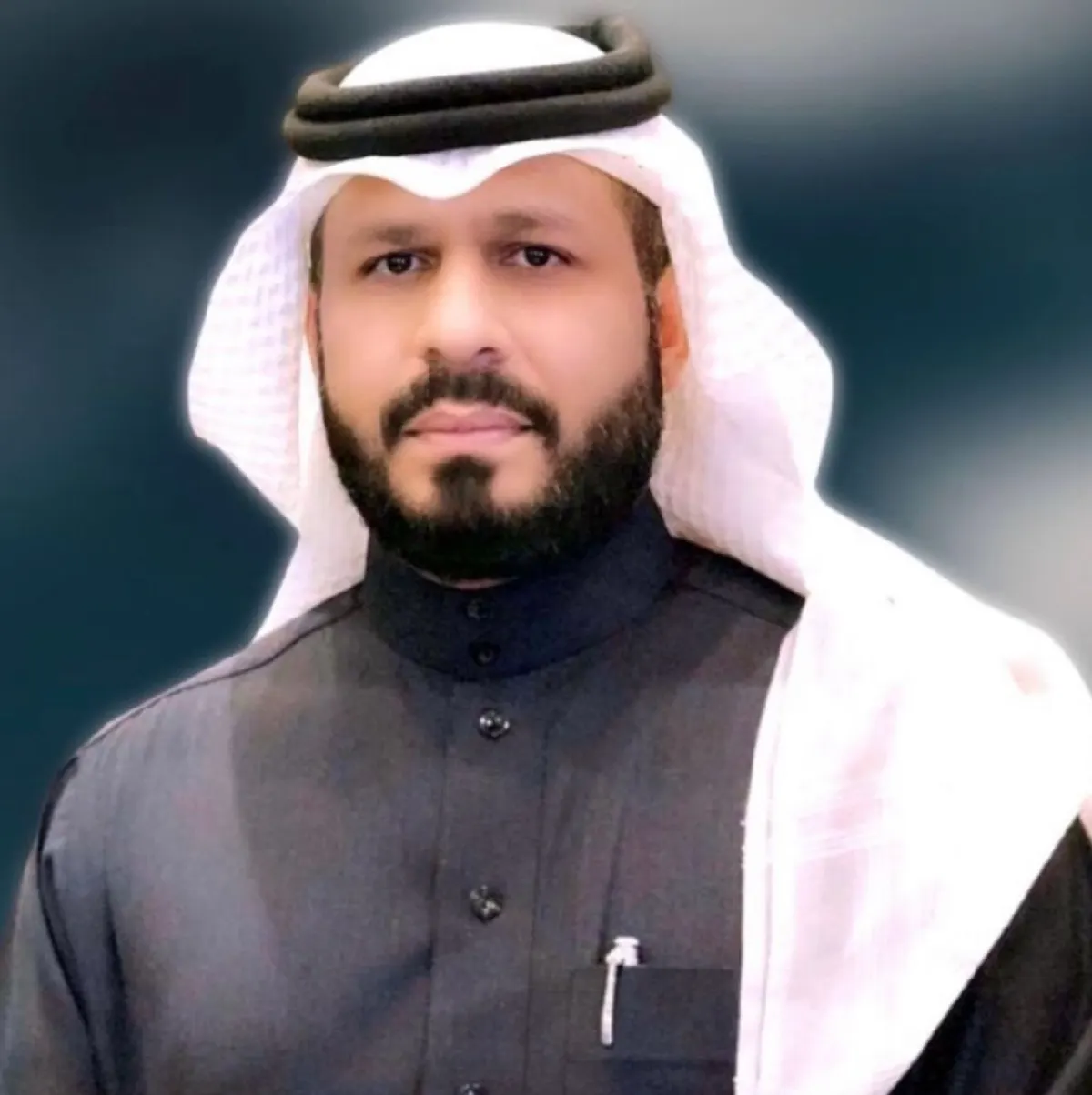 من سنابس.. القوات البحرية الملكية السعودية تكرِّم الإعلامي محمد البدر