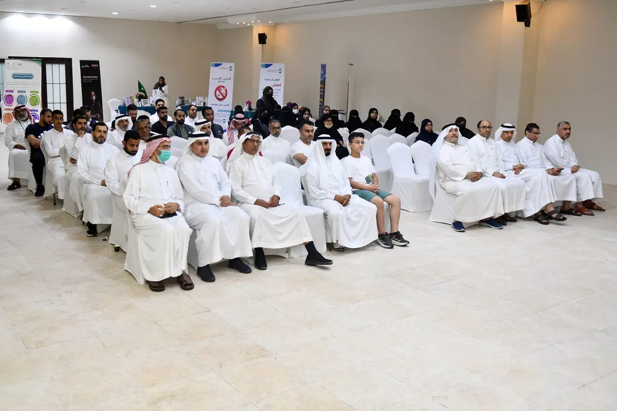 بمحاضرة وأركان توعوية.. شبكة القطيف الصحيّة تحارب المخدرات في خيريّة أمّ الحمام