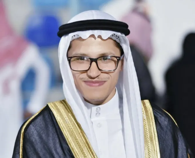 من الجش.. جامعة حفر الباطن تمنح «عبدالمطلب بن حسين» البكالوريوس في إدارة وتقنية المعلومات الصحية