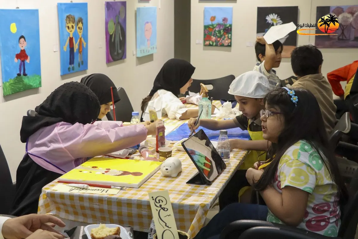 بالصور.. أطفال القطيف فنانون تشكيليون.. 85 صغيرًا يشاركون في ورشة لـ الرسم الحر