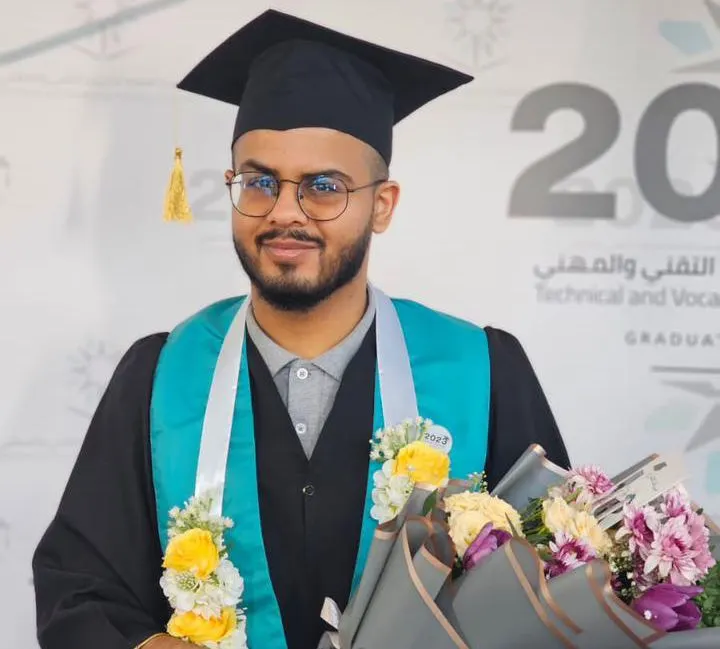 من جزيرة تاروت.. الكلية التقنية بالدمام تمنح «أمجد العبندي» الدبلوم في المحاسبة