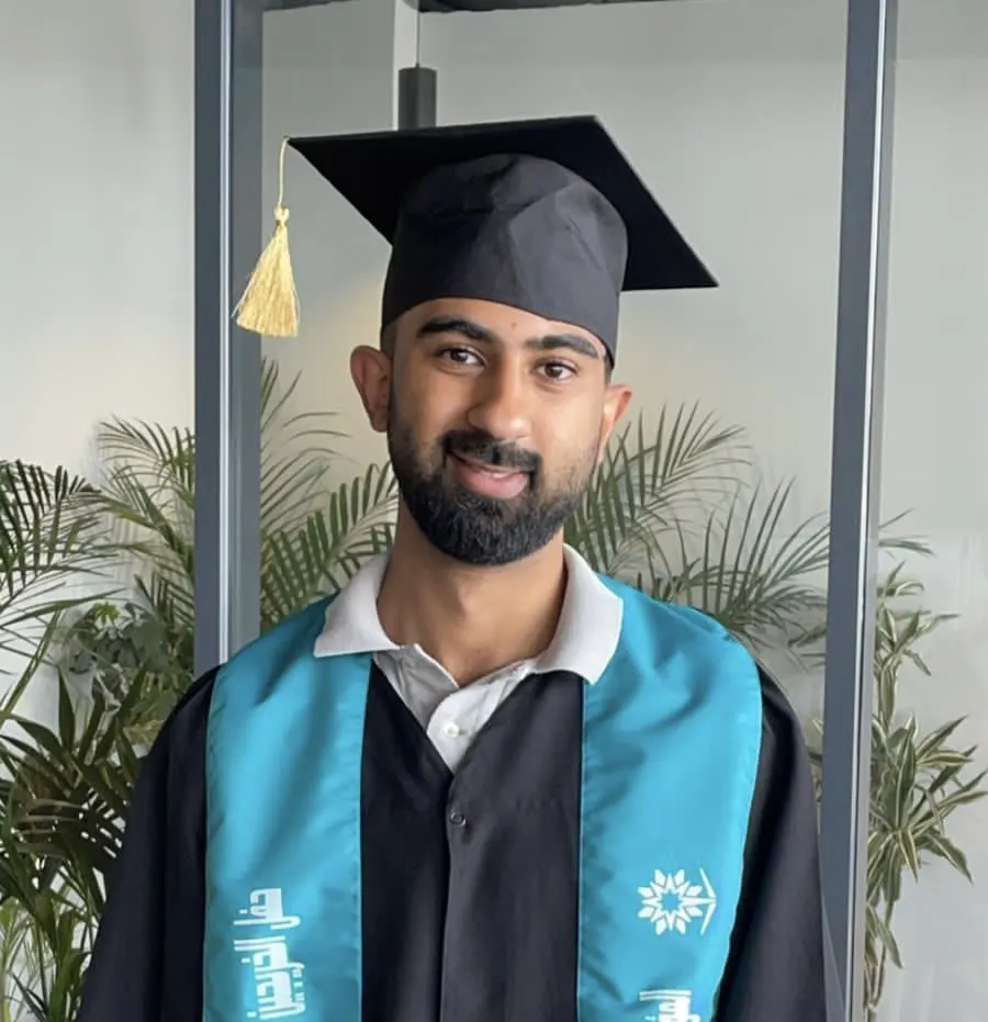 من الجارودية.. الكلية التقنية بالدمام تمنح «أحمد المعلم» البكالوريوس في التصنيع