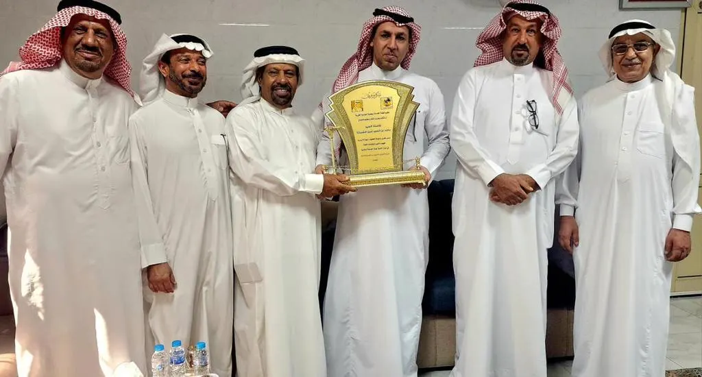 نظير تميزها وجهودها.. لجنة الخدمات بجمعية العوامية تكرم «القطيف اليوم»