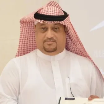 القطيف - الكويكب.. بعد مسيرة من العطاء امتدت لأكثر من 32 عامًا.. مدير مكتب تعليم القطيف يكرم «أنور خليف»