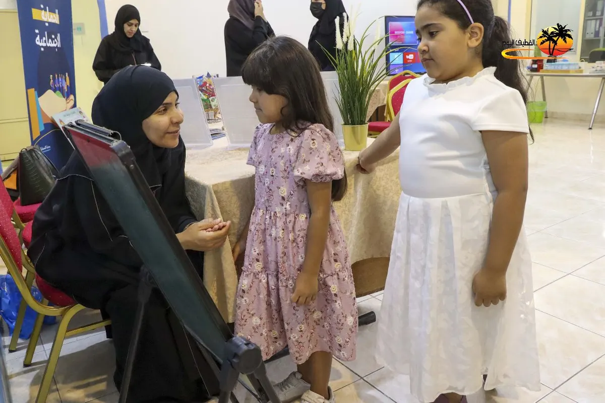 في صفوى.. بـ الاهتمام بصحة الأسنان والبصر والتوعية بأشكال العنف.. «المراكز الصحية» تحتفي باليوم العالمي للطفل