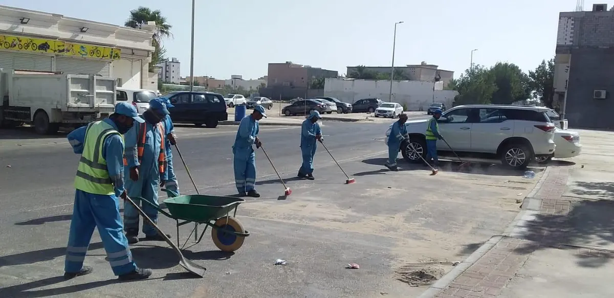 خلال شهر.. بلدية القطيف تزيل أكثر من 19 ألف طن نفايات وأكثر من 14 ألف م³ أنقاضًا