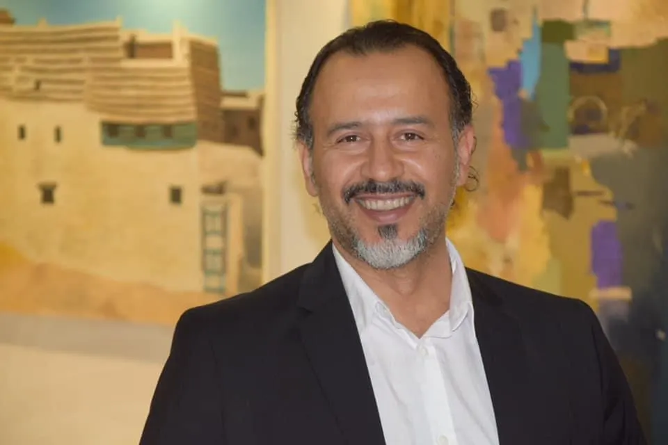 من القطيف.. من مخيلته وبفرشاة المهندس.. قصي العوامي يفتح أبواب وشبابيك ومشربيات جدة القديمة لـ زوار «جاهز للعرض»