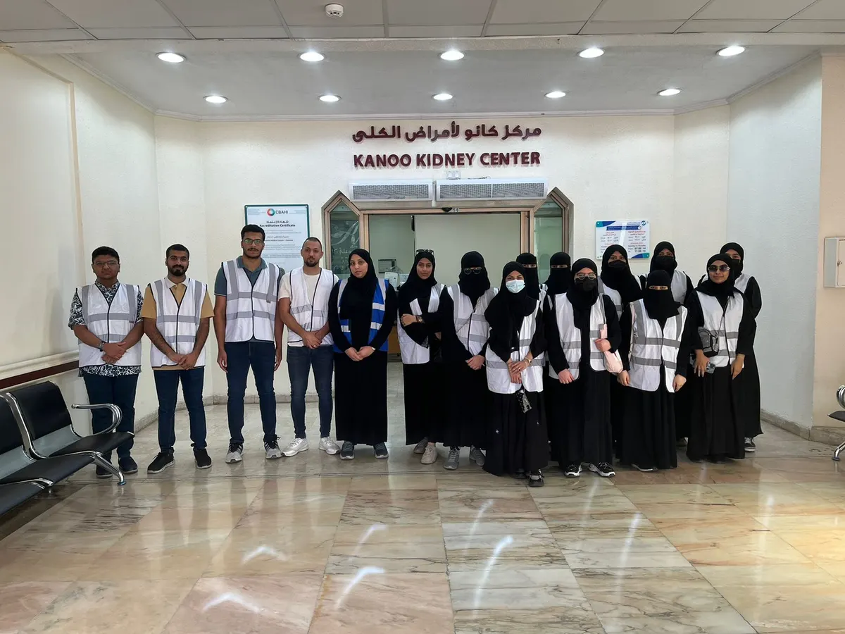 من صفوى.. بـ الورود.. «منارات مشرقة» يرسم البسمة على وجوه مرضى الدمام المركزي