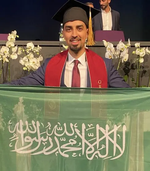 من الخويلدية.. جامعة وارسو للتكنولوجيا في بولندا تمنح «علي آل سالم» الماجستير في الإدارة وهندسة الإنتاج