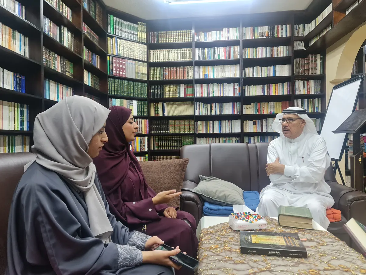 في أم الحمام.. شاعرات وباحثات بين أروقة جدل