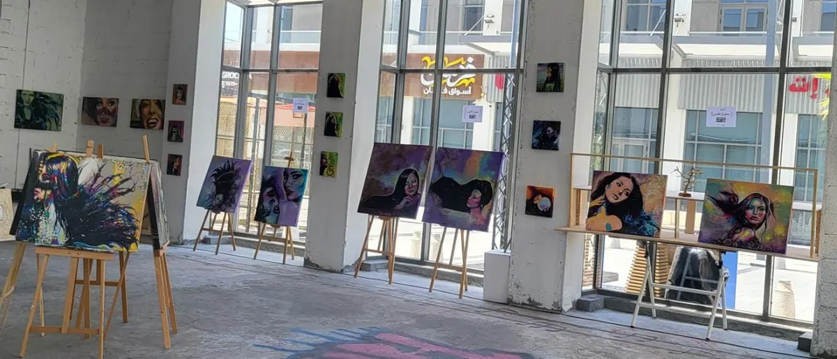 من القطيف.. في معرضها الثاني.. مريم الشملاوي تغني قصيدة «محمود درويش» بـ ملامح 43 أنثى