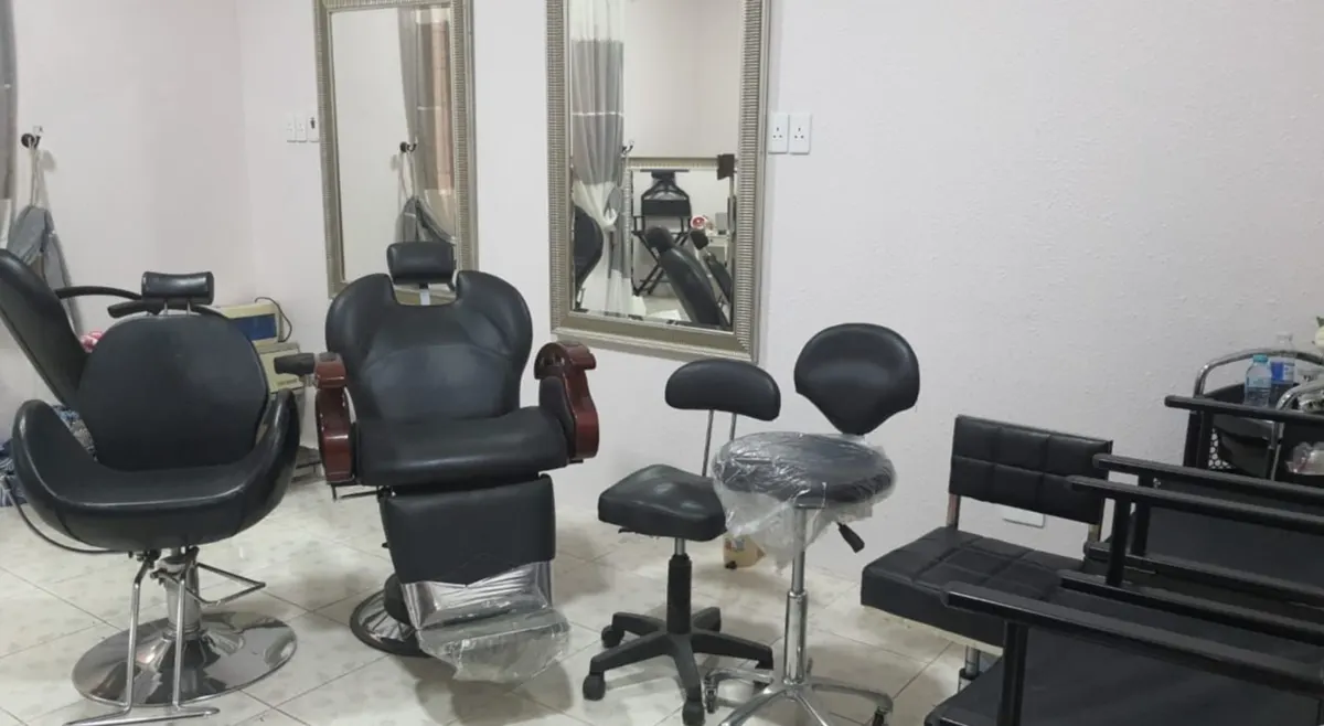 للبيع.. أدوات وآلات مركز تجميلي بتاروت المناخ الجديد