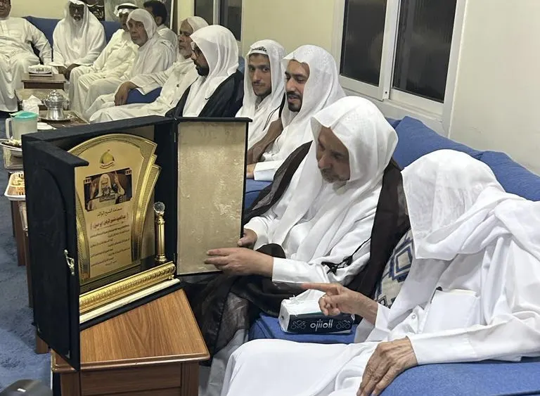في أم الحمام.. بعد 60 عامًا على منبر حسينية قمبر.. شيخ الخطباء الشيخ عبدالحميد المرهون على منصة التكريم