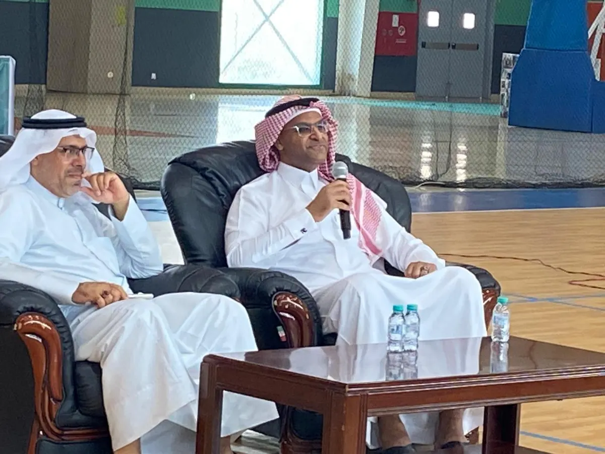 من سنابس.. الوجه الآخر لـ الباحث والبروفيسور ياسر الضامن.. قبضة تجهز على الخصم.. وأخرى بلسم شافٍ