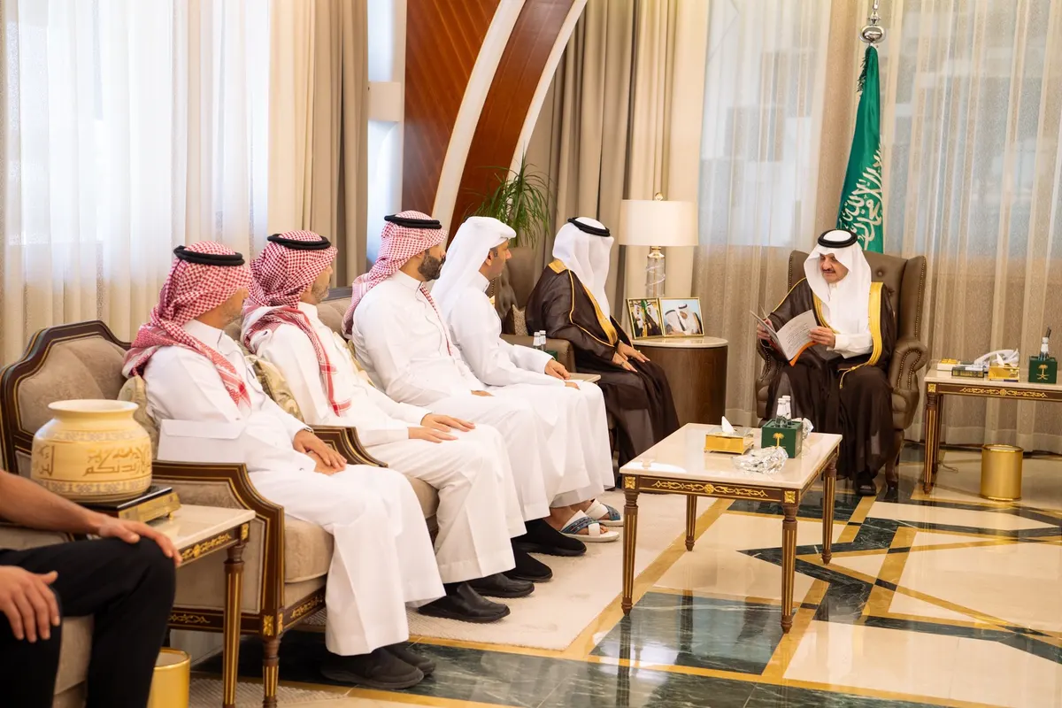 خلال استقباله مجلس الإدارة واللاعبين.. أمير الشرقية يشيد بإنجازات نادي الصفا بصفوى