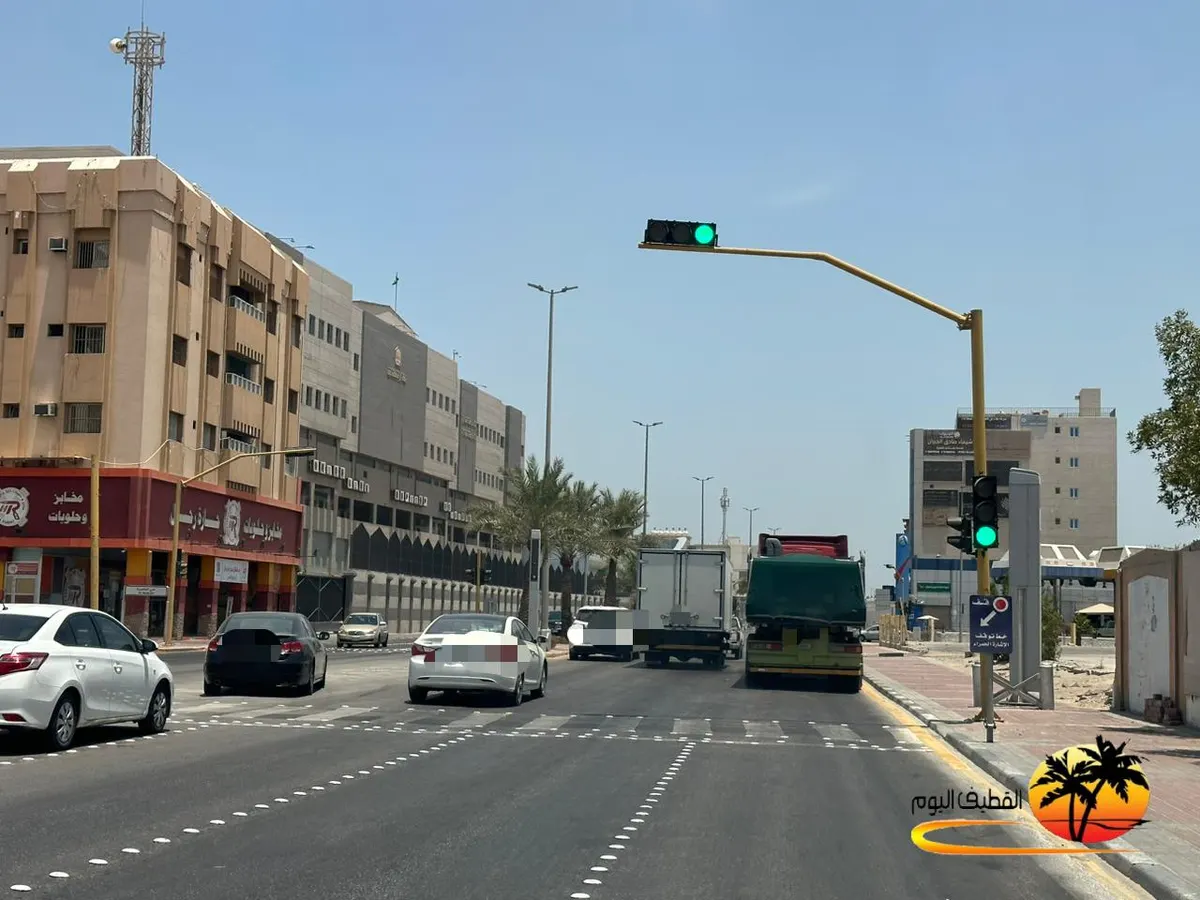 في القطيف.. إزالة الحواجز الإسمنتية من تقاطع إشارة حارة رحال بشارع أحد.. وساهر يبدأ برصد المخالفات المرورية