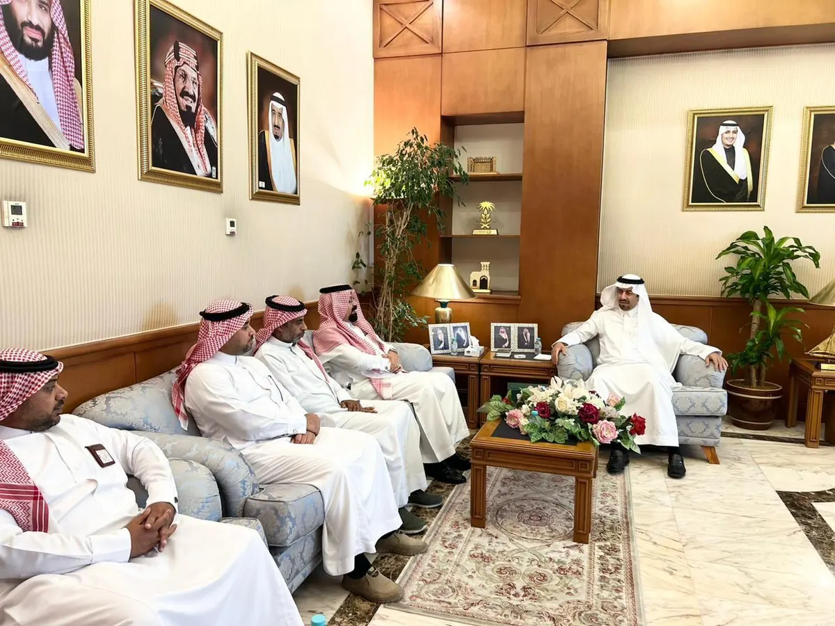 الخريف يلتقي مدير مكتب البيئة والمياه والزراعة بالقطيف.. ويطّلع على مستجدات مبادرة إنتاج عسل المانجروف