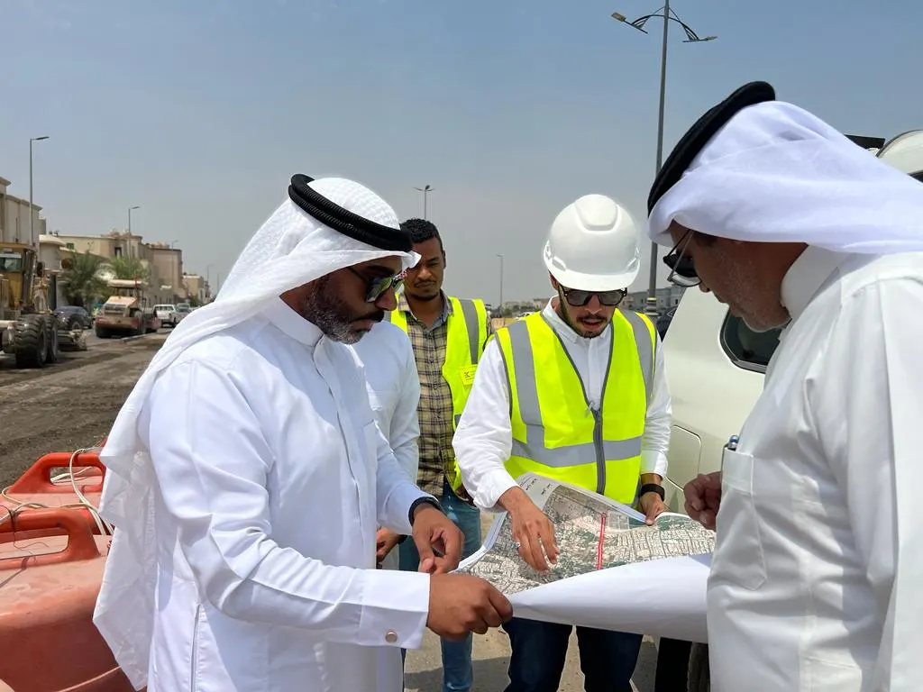 القرني: بدأنا العمل بمشروع تطوير طريق شمال الناصرة بالقطيف.. بطول 1100 متر
