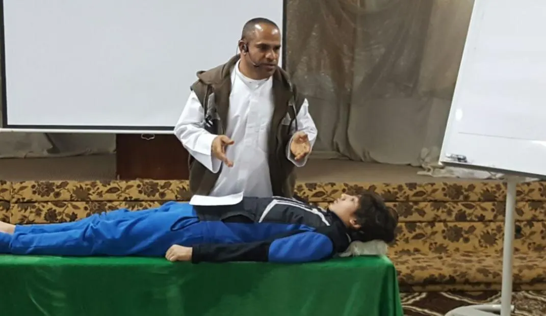في حلة محيش.. فردوس القطيف و«مضري» يكرّمان الموتى بـ دورة «من الغسل حتى الدفن»