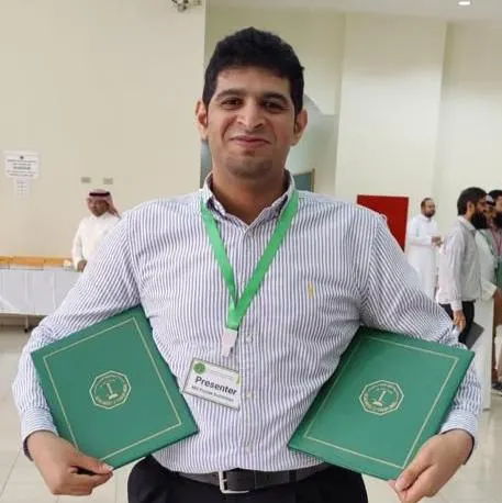من سنابس.. مع تكريم بجائزتين.. جامعة الملك فهد للبترول والمعادن تمنح «حسن آل حسن» الماجستير في إدارة المنشآت