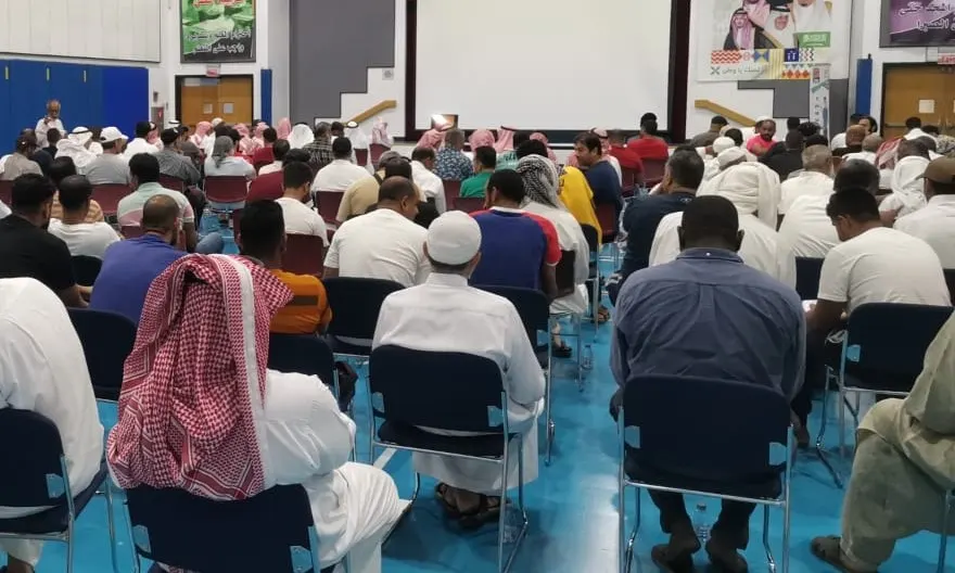 في القطيف.. إخضاع أكثر من 200 سائق حافلة لدورة في «أخلاقيات العمل.. ومعايير أمن وسلامة النقل المدرسي»