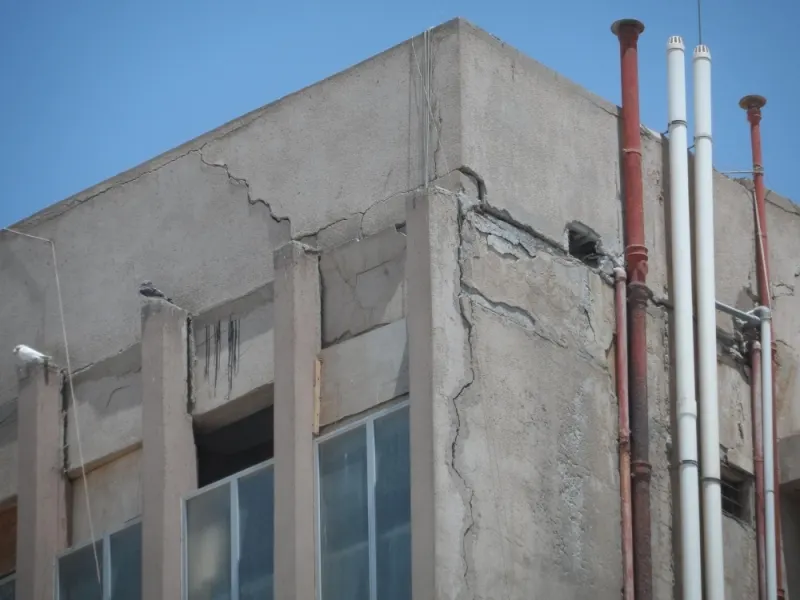 مستشفى صفوى.. مبنى مهجور يثير قلق الأهالي