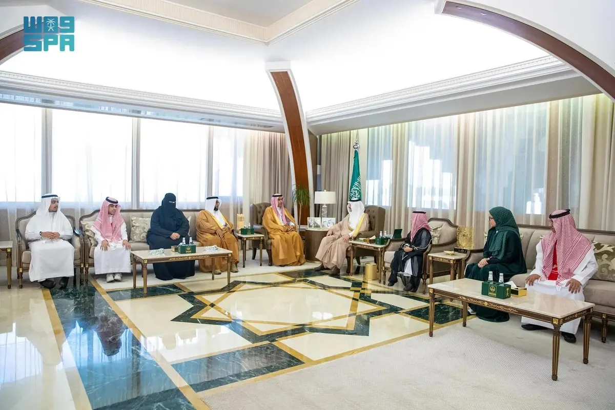 سمو أمير المنطقة الشرقية يستقبل طلاب وطالبات المنطقة الفائزين بمسابقة المهارات الثقافية