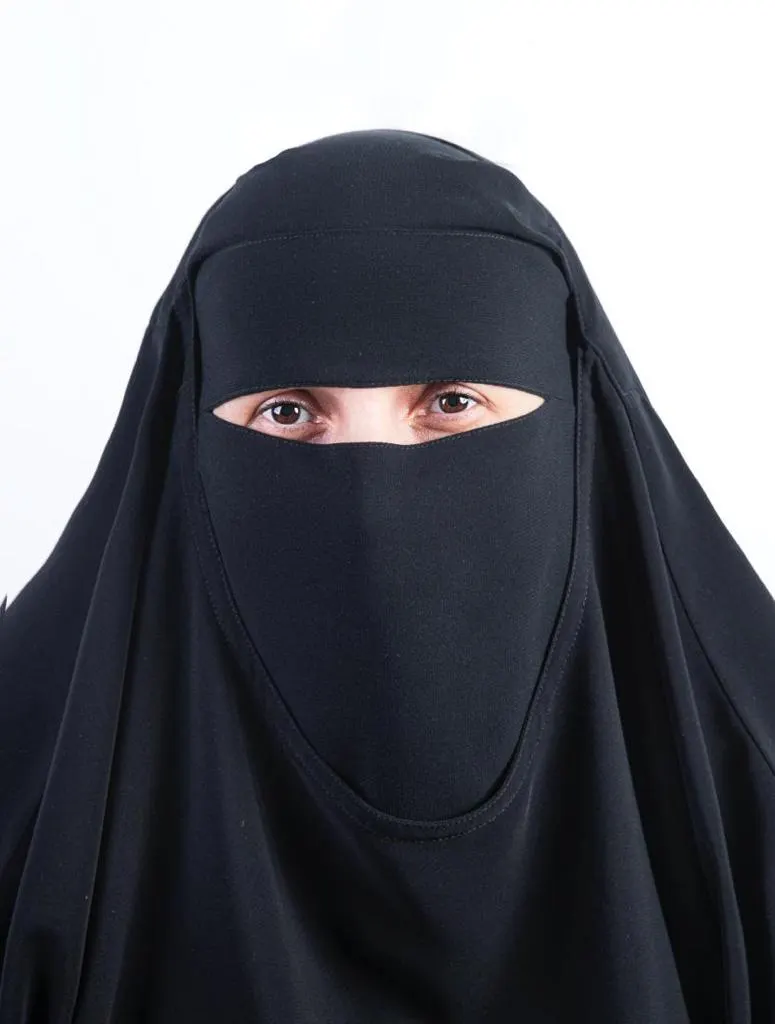 من جزيرة تاروت.. نظير مشاركتها المتميزة في التغطية الإعلامية للملتقى التكاملي الثالث.. ضمان القطيف يكرم «حكيمة الجنوبي»