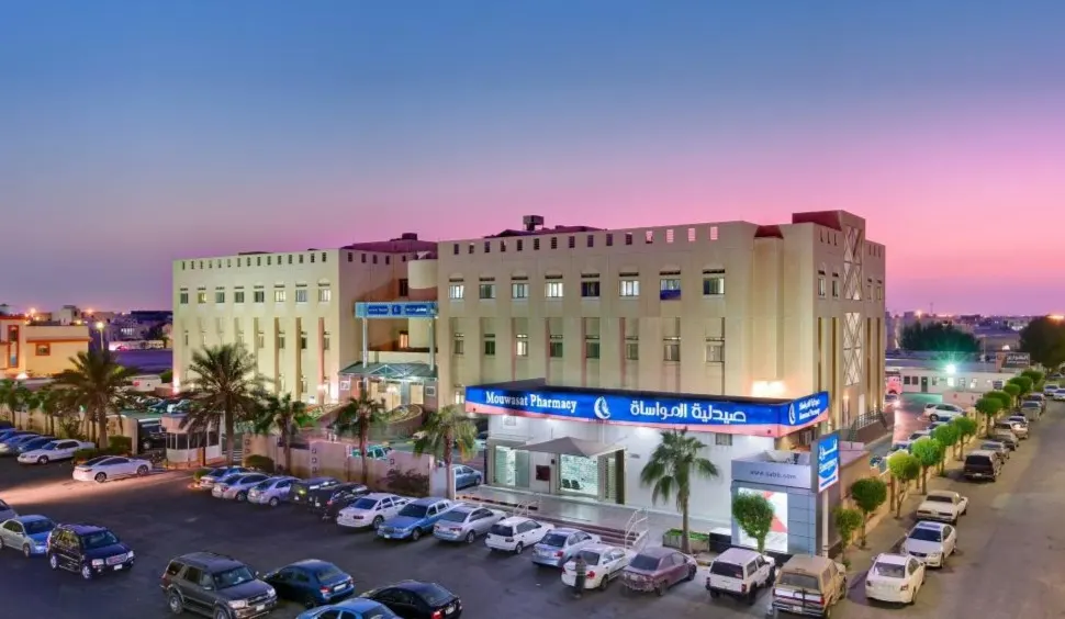 «مستشفى المواساة بالقطيف» يقدم أفضل خدماته بقسم جراحة العظام