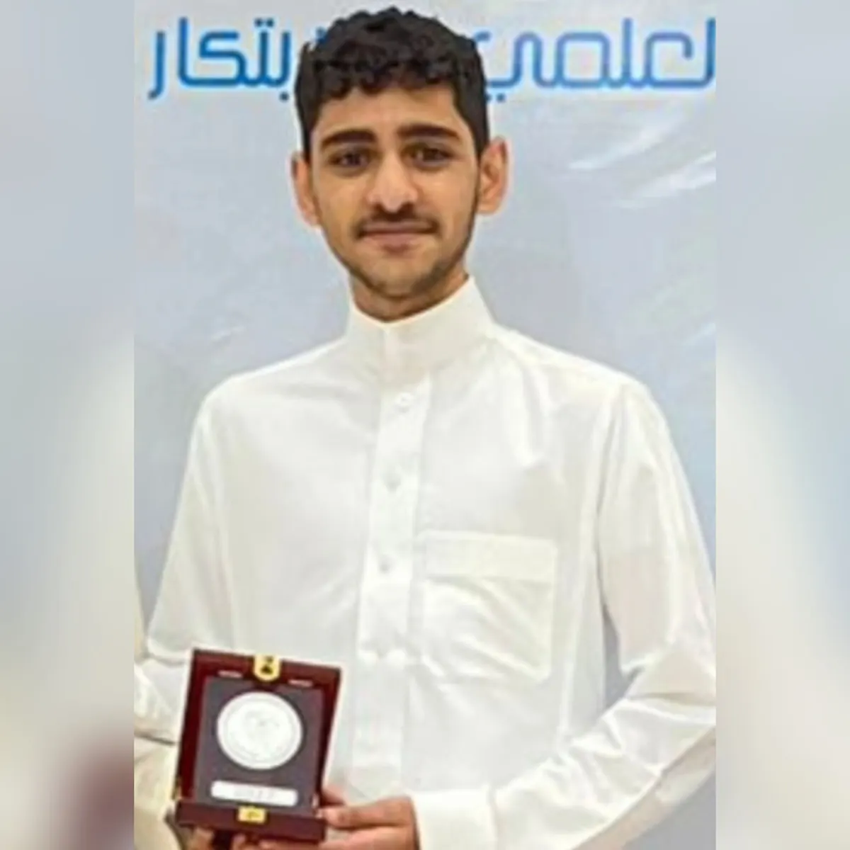 من القطيف.. نظير فوزه بالميدالية الفضية في «بيبراس موهبة».. الخباز على منصة التكريم