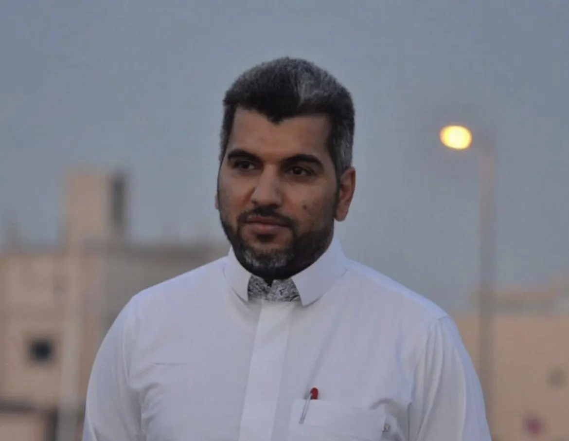 تاروت - أم الحمام.. «أمير» ينير أسرتي «الصغير» و«البحراني»