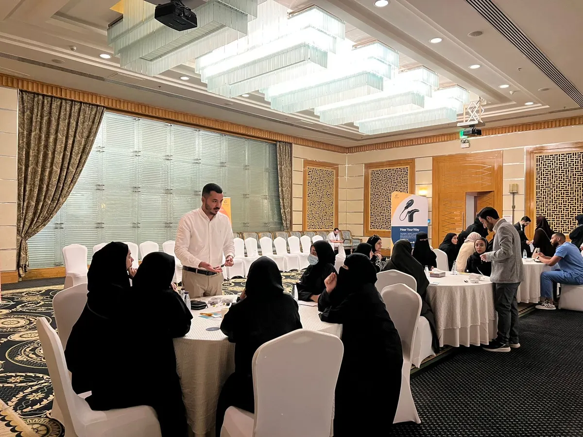 «مركزي» القطيف يجمع 70 مختصًا ومختصة في دائرة نقاش حول طرق علاج اضطرابات النطق واللغة لدى مرضى زراعة القوقعة
